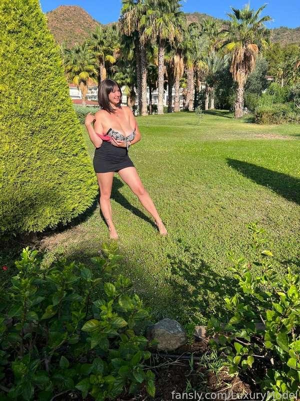 Would you like to take a walk in the park with hot teacher?



#mommy #bigtits #bra #bigboobs #milf #brunette #sexwife #feet #bbw #public