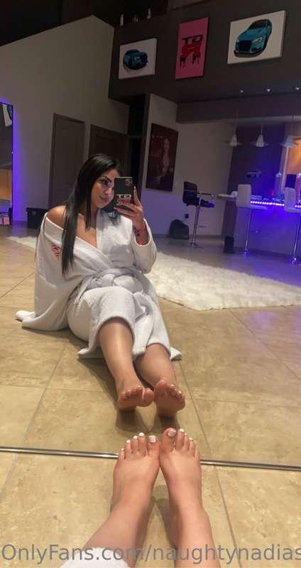 Hey feet boyyzzz here's a freebie for Cyber daay