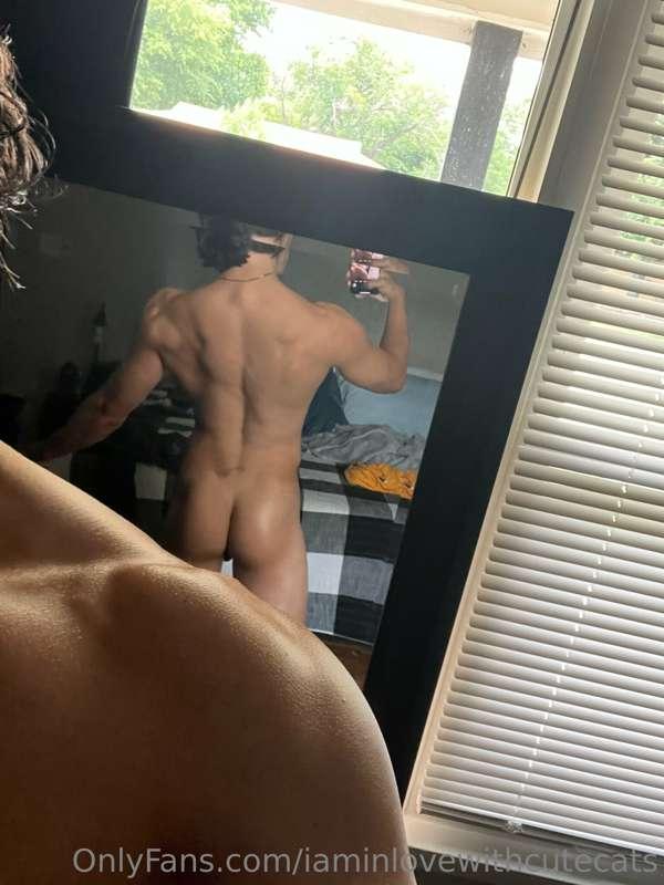 🍑 My rear end is too large. 😕