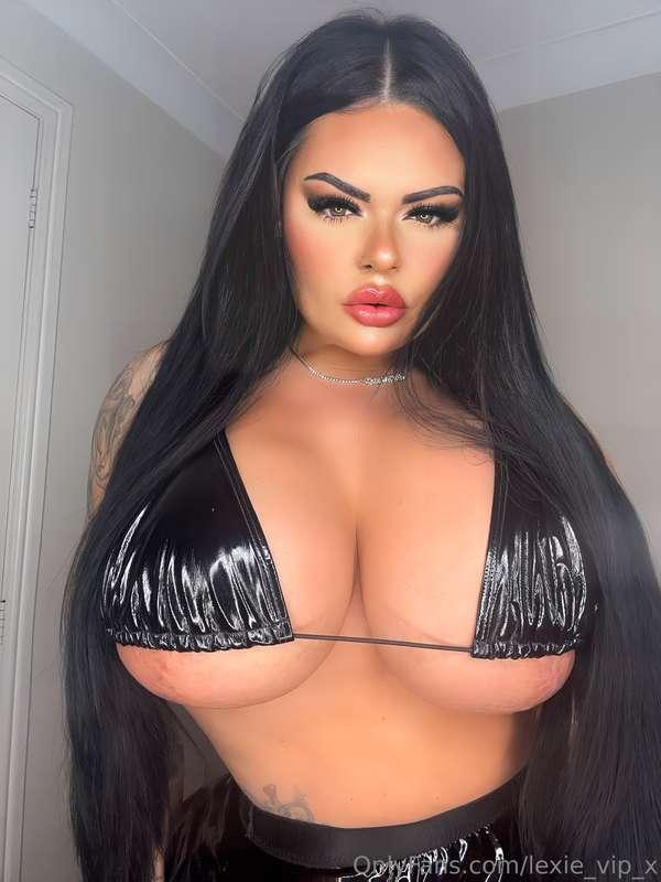 How’s my bikini looking on my big tits?