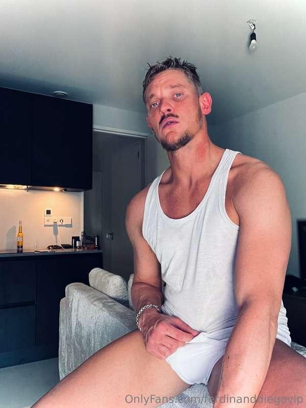 This Friday night needs a serious upgrade, who’s in? 💦💦🔥  Le..