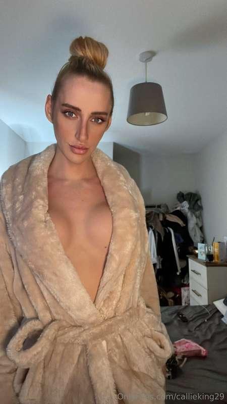 Just got out the bath feeling soooo sexy RN i think i need t..