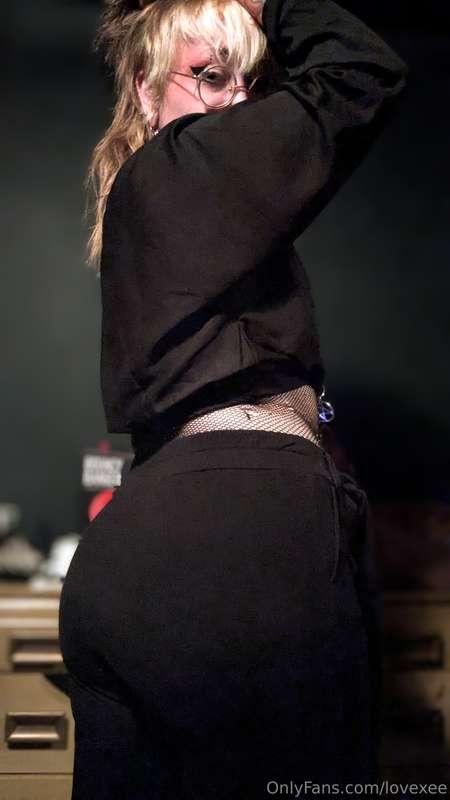 Cute lil outfit for some good music 😋😘