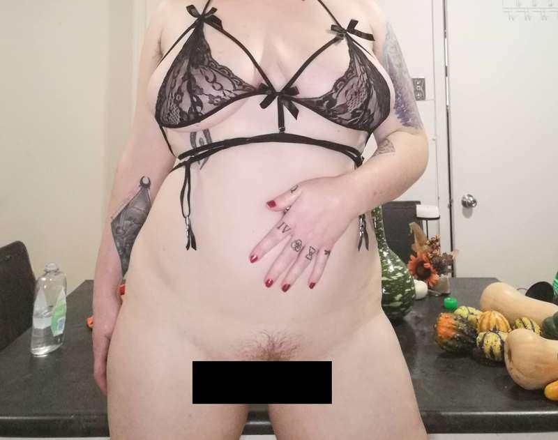 Insertion perversion! Oiling up and preparing to use that gi..