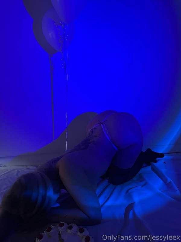 DM!! New content out 🫶🏻