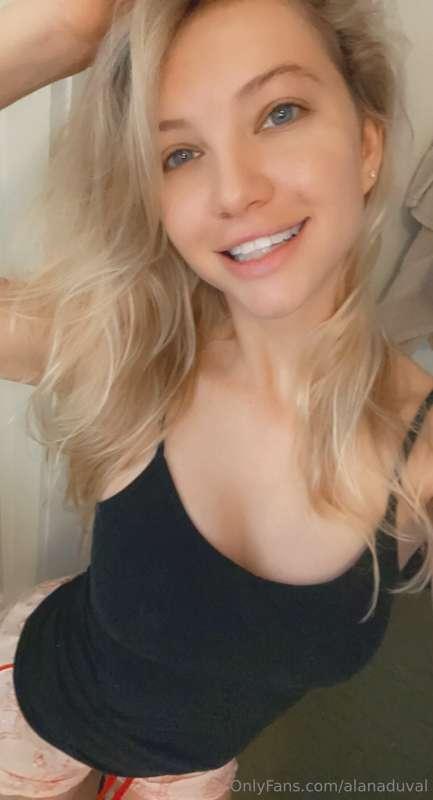 titty tuesdayyyy 🤪 and I got something up my sleeve