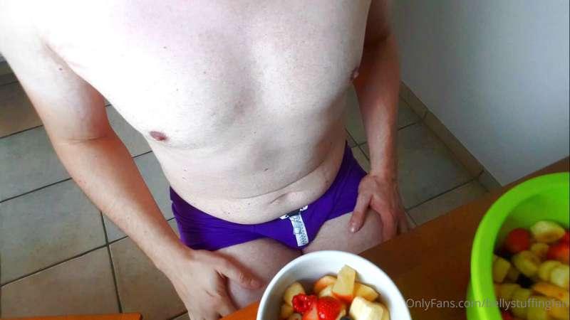 Hey, here are some stills from my newest belly stuffing vide..