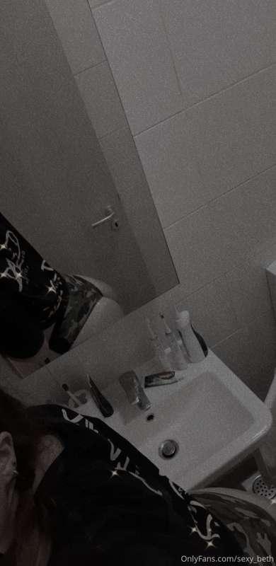 Lets go to the bed☺️

Jde se do postele☺️