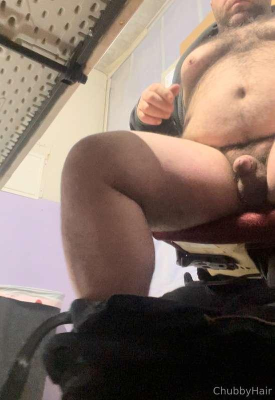 **Ur POV from under my desk🐻😉**