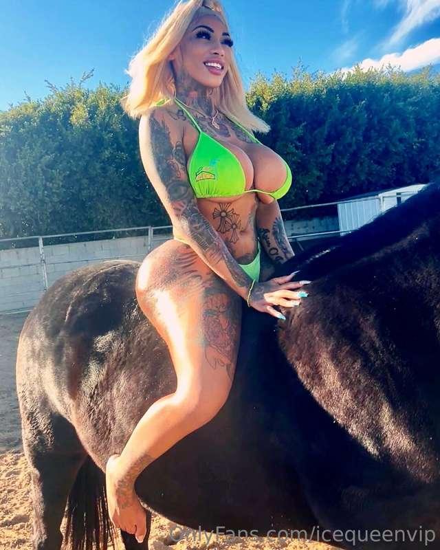Watch me Ride 💚🐎🥰 tip 10$