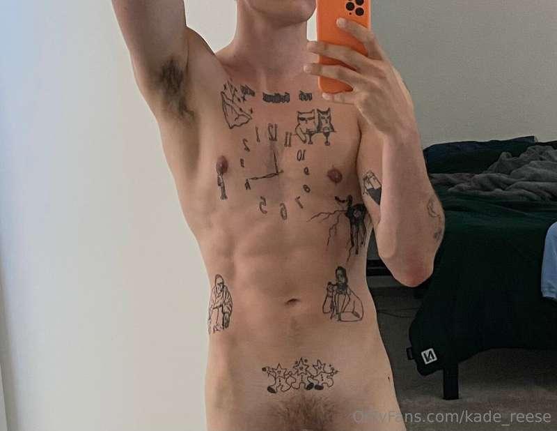 Come kiss my abs😘
