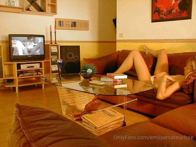 20 years back in time, horny and watching porn 👀😊💦

I'll pos..