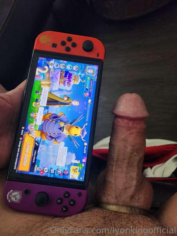 Needing a videogame buddy 😏 you ch*ke on my dick while I pla..