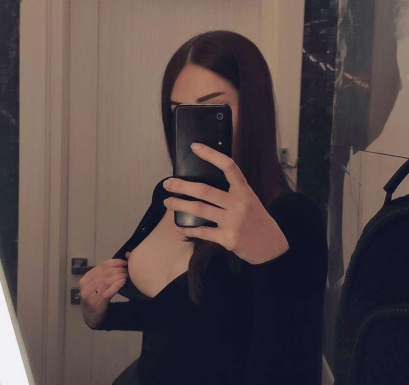Be naughty in the toilet 😏