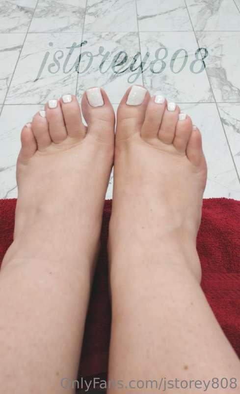 Fresh pedicure 🤍✨What do y'all think of my color choice? And..