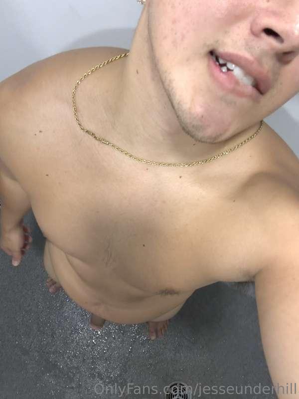 Shower after gym 💪 DM me I'm feeling hot rn 🥵