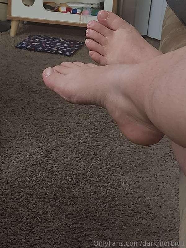 Would love a good foot simp to massage my feet while I relax..