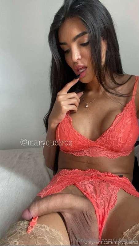 🍆@maryqueiroz HUGE COCK🍆 Check out my gorgeous friend how🔥🔥🔥..