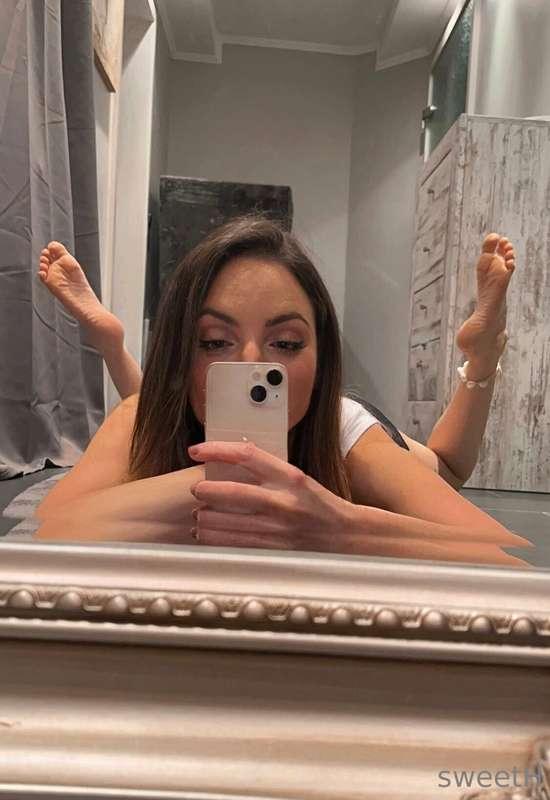 🦶🏼👀