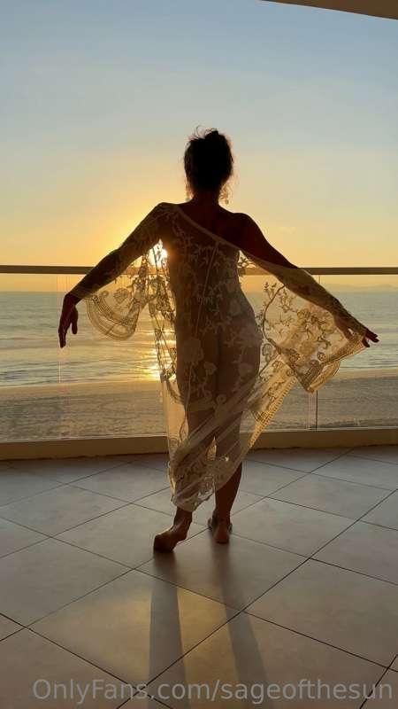 Look to the Light 🧡