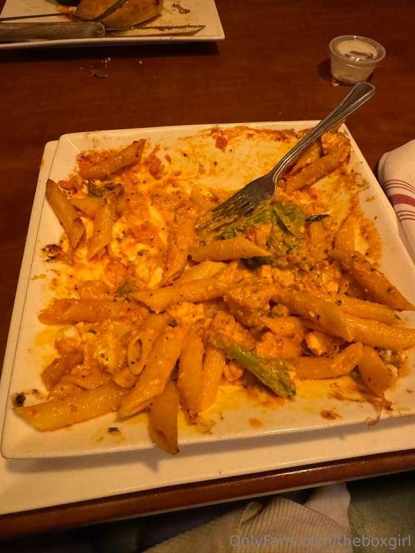 The way to my heart 😍😻