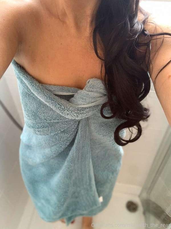 Do you wanna watch me drip dry after my shower? 😉💦