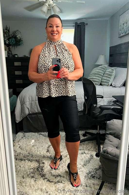 How’s your Friday going? Is it happy hour yet? 💃