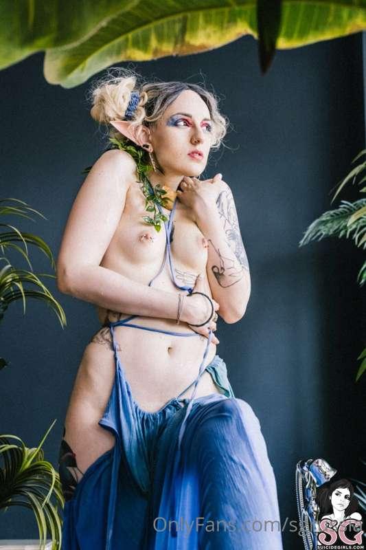 Cosplay set "light necessities" from charming @lunawolfy  
L..