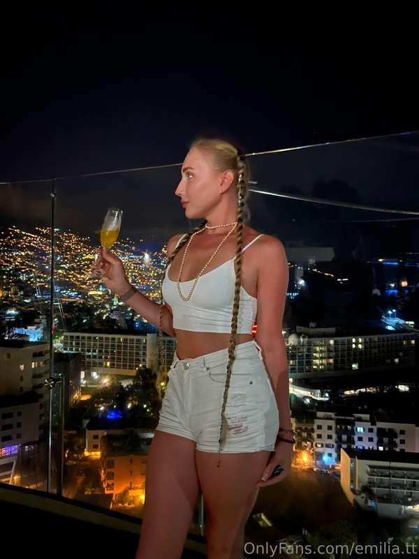 Celebrating my curves and the confidence they bring. Join th..