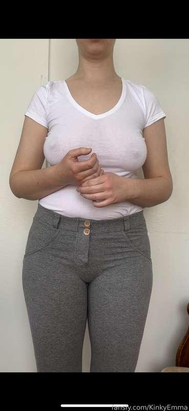 Do you like my outfit?

#seethrough #nipples #hairy #hairypussy #hairycrotch #yogapants #redlingerie