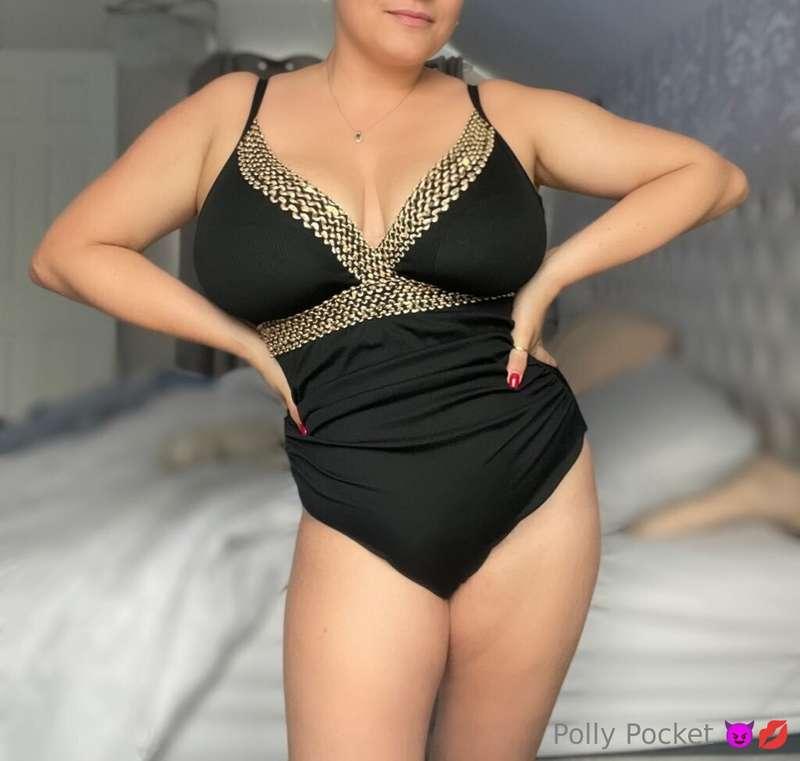 Mommy in a swimsuit 😜