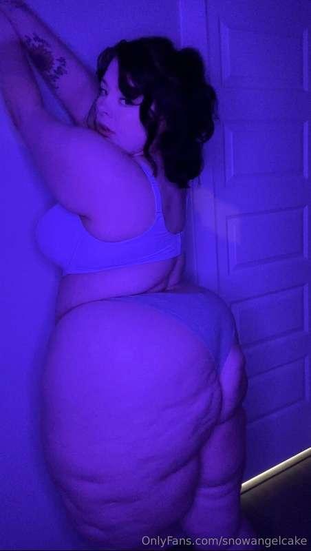 Does this pose make my butt look big? 🫣🤭😂