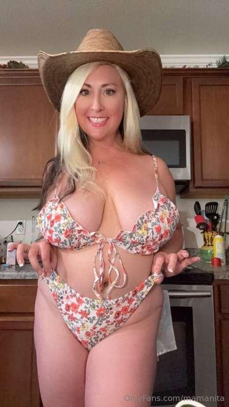 I need a guy who loves big tits! 
