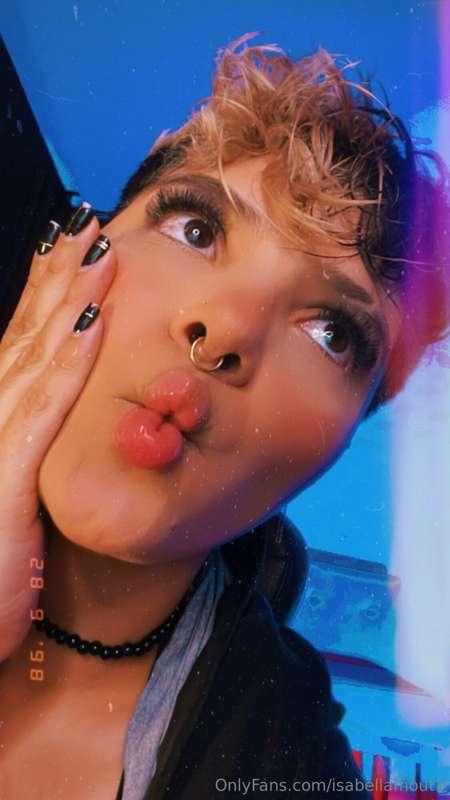 Give some kises babe ❤️😘😘😘