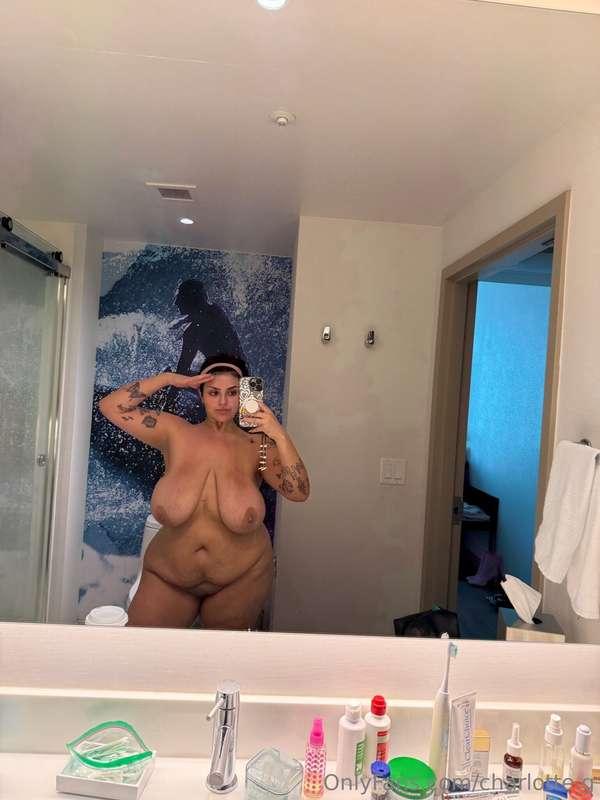 GUESSS WHOS BACK!!!! 😘🥰🥰🥰