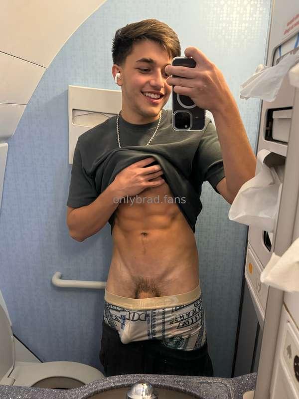 DM me for the vid..😁✈️