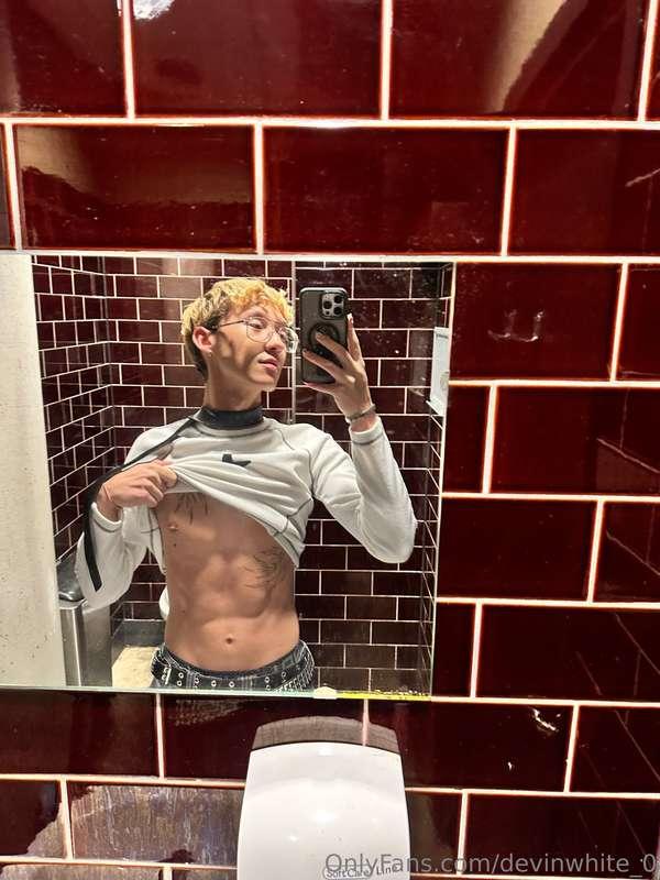 Come to the bathroom bb 💋
