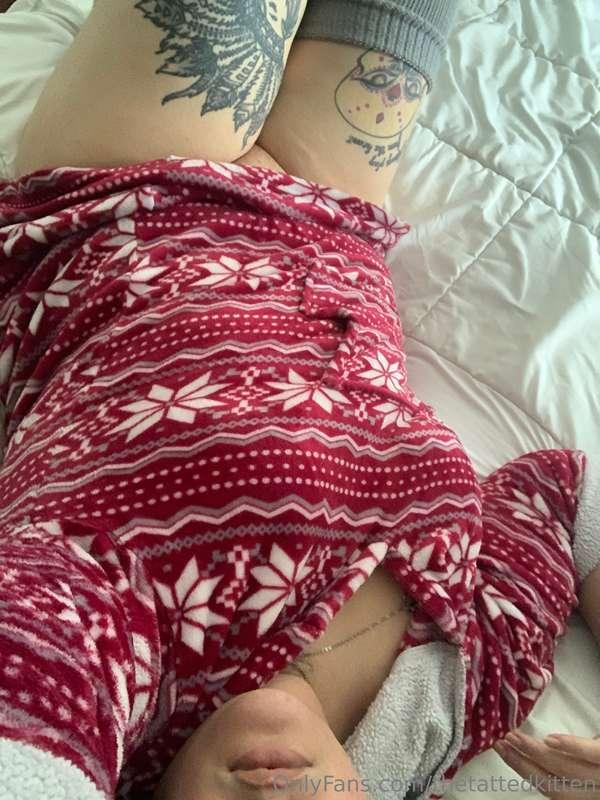 Who wants to cuddle up to my cozy self this morning?
