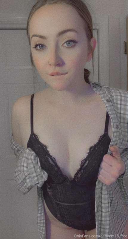 good morning 🥰 tip $4 to see some titties in your inbox 😋