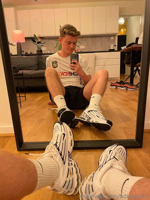 Join me in the gym with my sweaty sneaker and socks 😮‍💨🧦👟 @n..