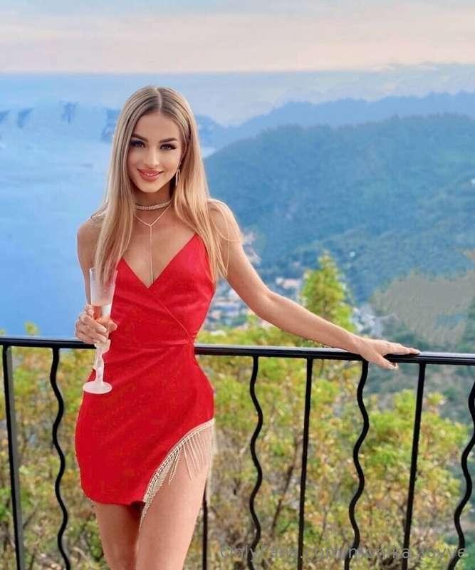 Subscribe for FREE @annahott11 💋
Your pink pussy queen @anna..