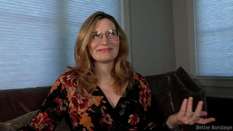 Preview pics for the vid coming tonight, "Gullible MILF's Gu..