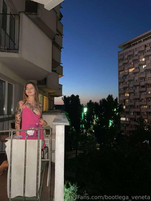 Stoję na balkonie, ale gdzie ten Romeo…