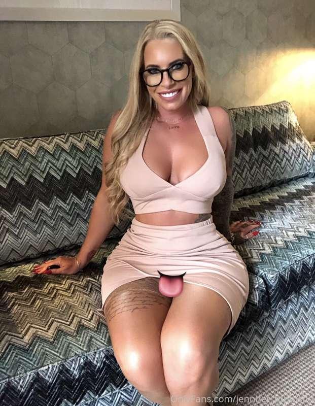 Join my VIP page @jennnnniferthomson for over 7k FREE photos..