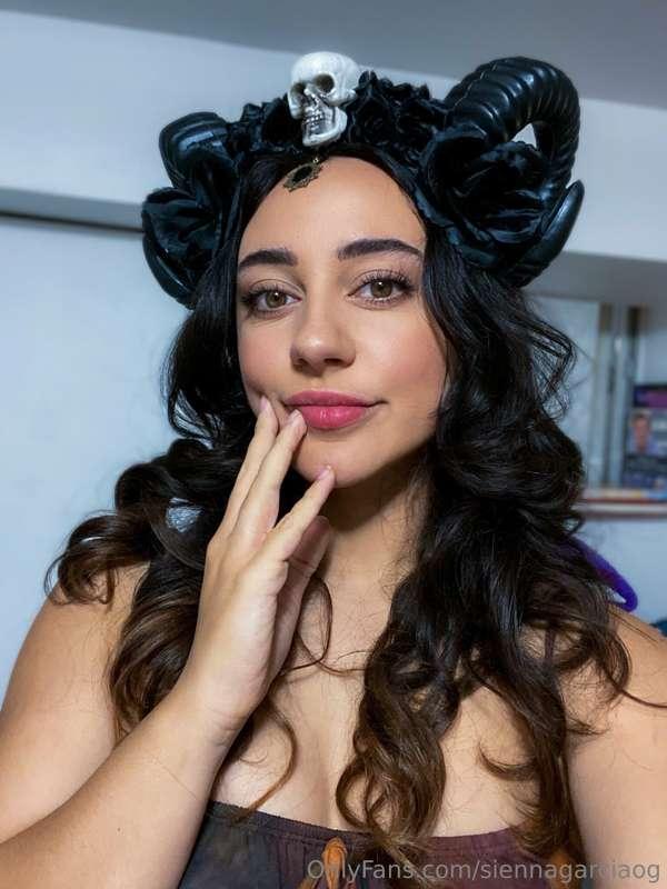 Can I be your horny devil? 😈❤️