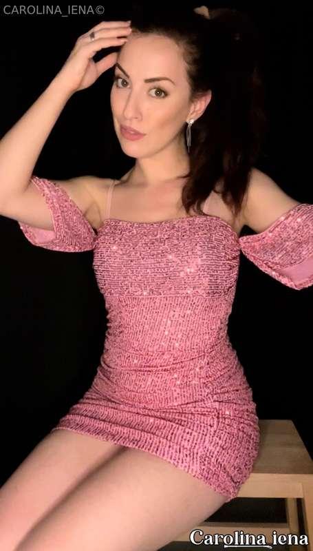 Daresti una mano alla tua step-mom a spalmarsi la 💦crema? 😈💜