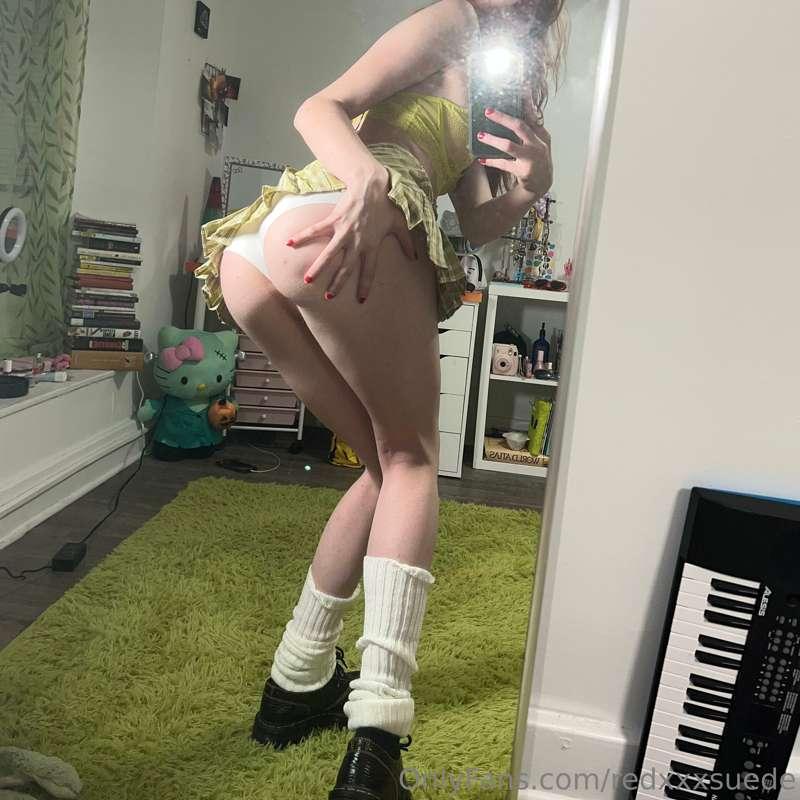 Juicy booty as juicy as a peachhhhhh