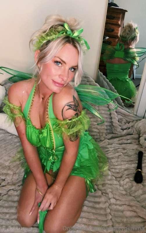 alluring_housewife image #1