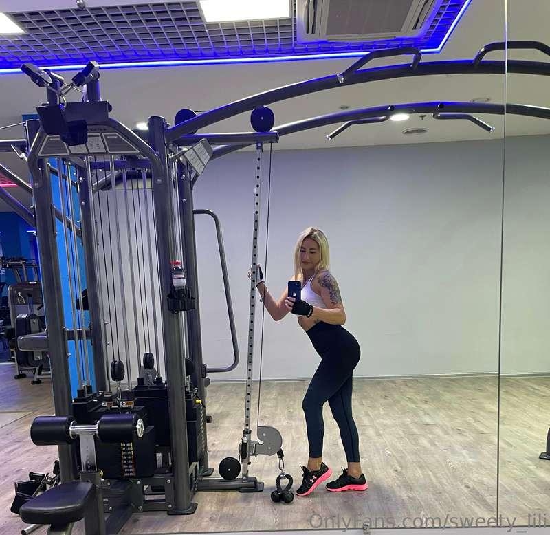 Hi baby!😘😘 My morning started with a hot workout and I'm rea..