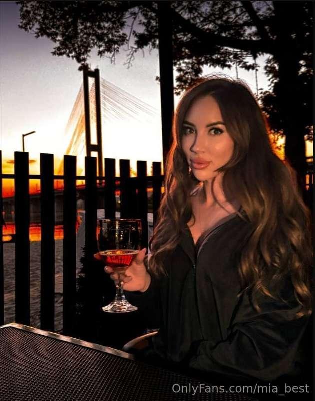 💕 They say that the best dinners end with two empty glasses ..